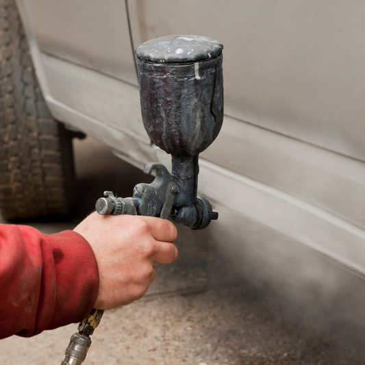 Come verniciare l’auto a casa (senza fare danni!)