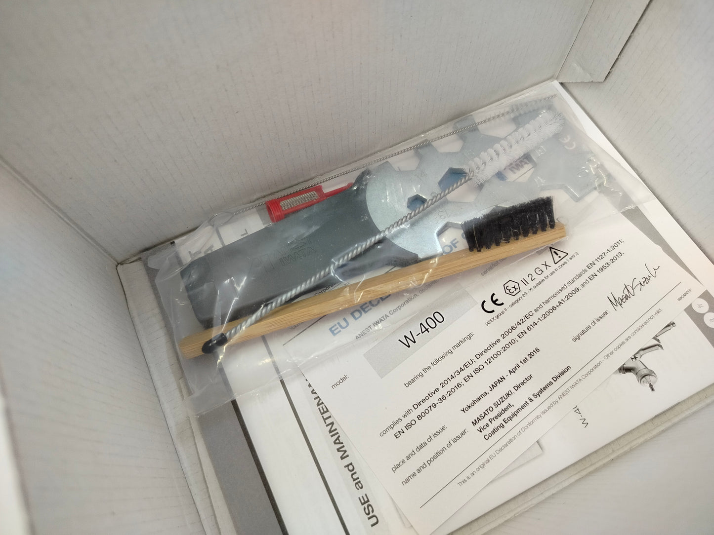 Iwata W400 124g Bellaria Pistola + Tazza Pcg 6pe Pro Kit