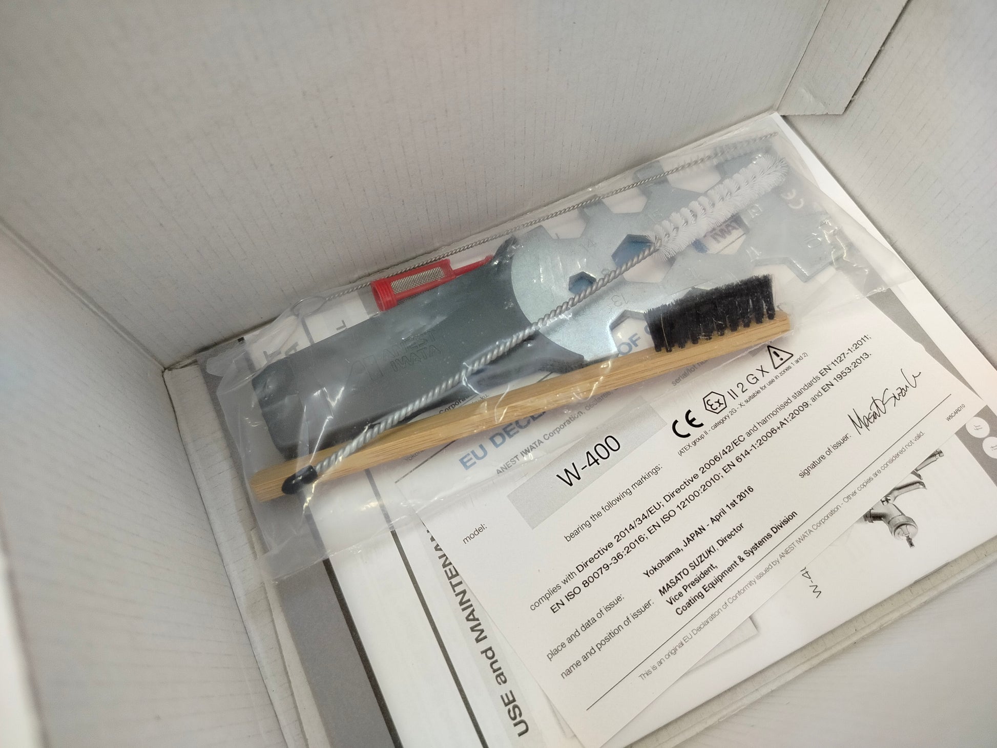 Iwata W400 124g Bellaria Pistola + Tazza Pcg 6pe Pro Kit